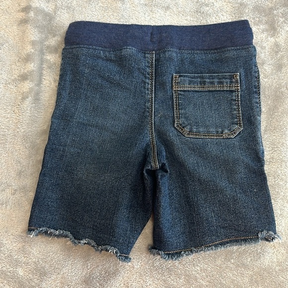 OshKosh B'gosh - denim pull on gender neutral shorts. Size 3T - Picture 2 of 3